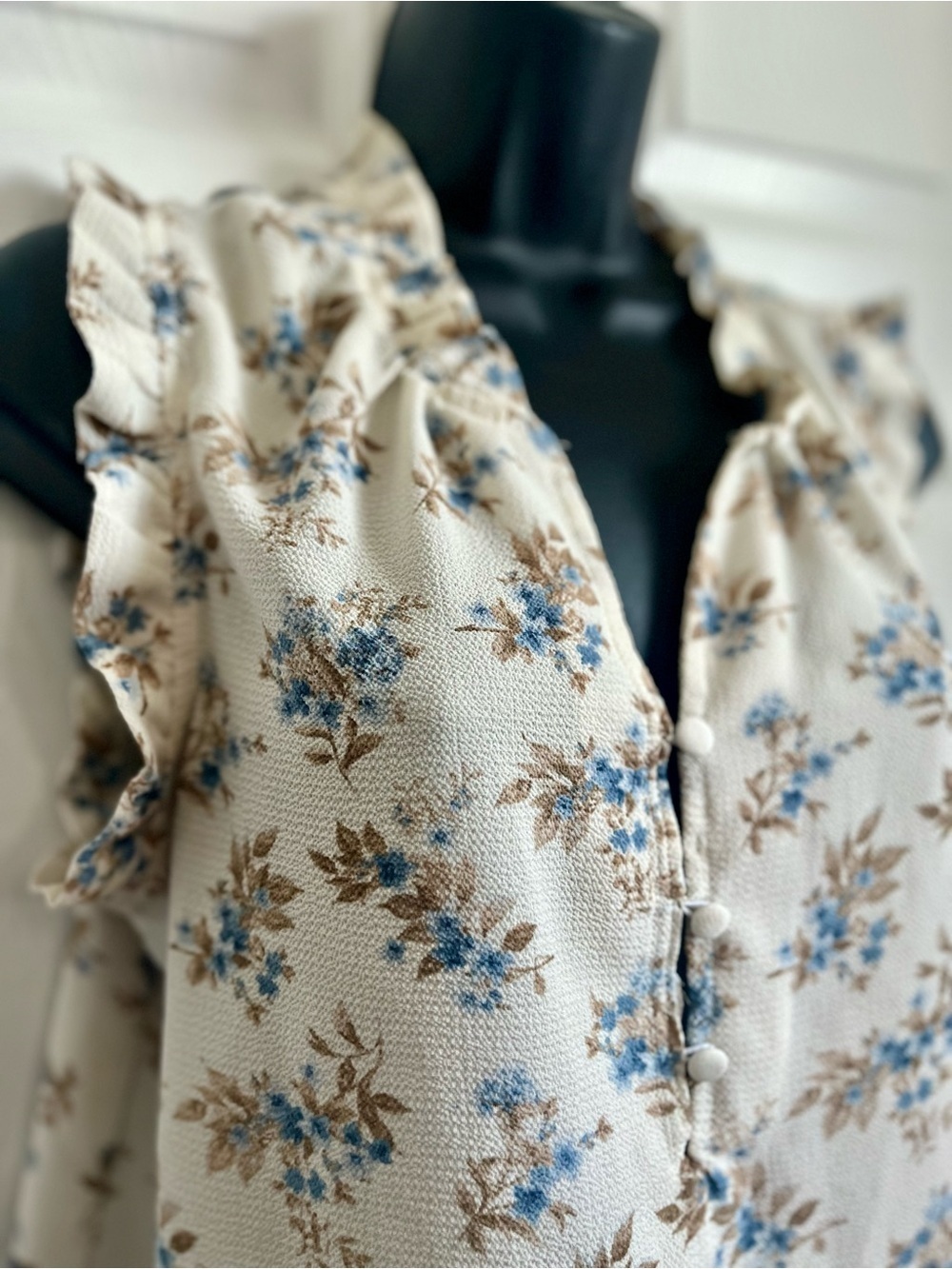 Mine Blouse Cami Tank Top Floral Large Women Beige Blue Sleeveless V-Neck - Picture 2 of 6